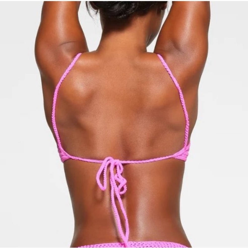SKIMS Crochet Swim Scoop Bikini Top in Taffy - Picture 4 of 9